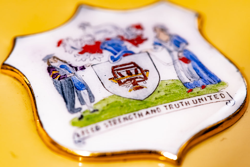 Vogue Cosmetics Special Edition Commemorative Powder Compact, Worshipful Company of Framework Knitters, London 1949, New