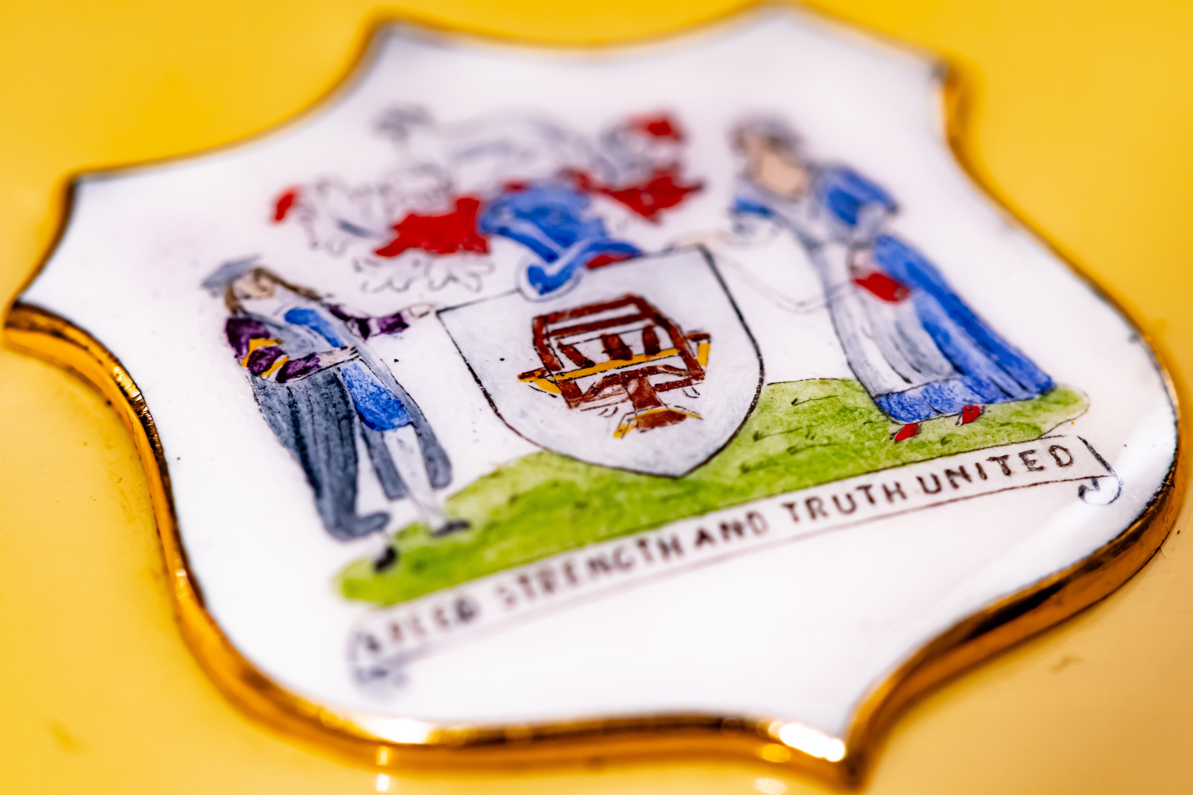 Vogue Cosmetics Special Edition Commemorative Powder Compact, Worshipful Company of Framework Knitters, London 1949, New