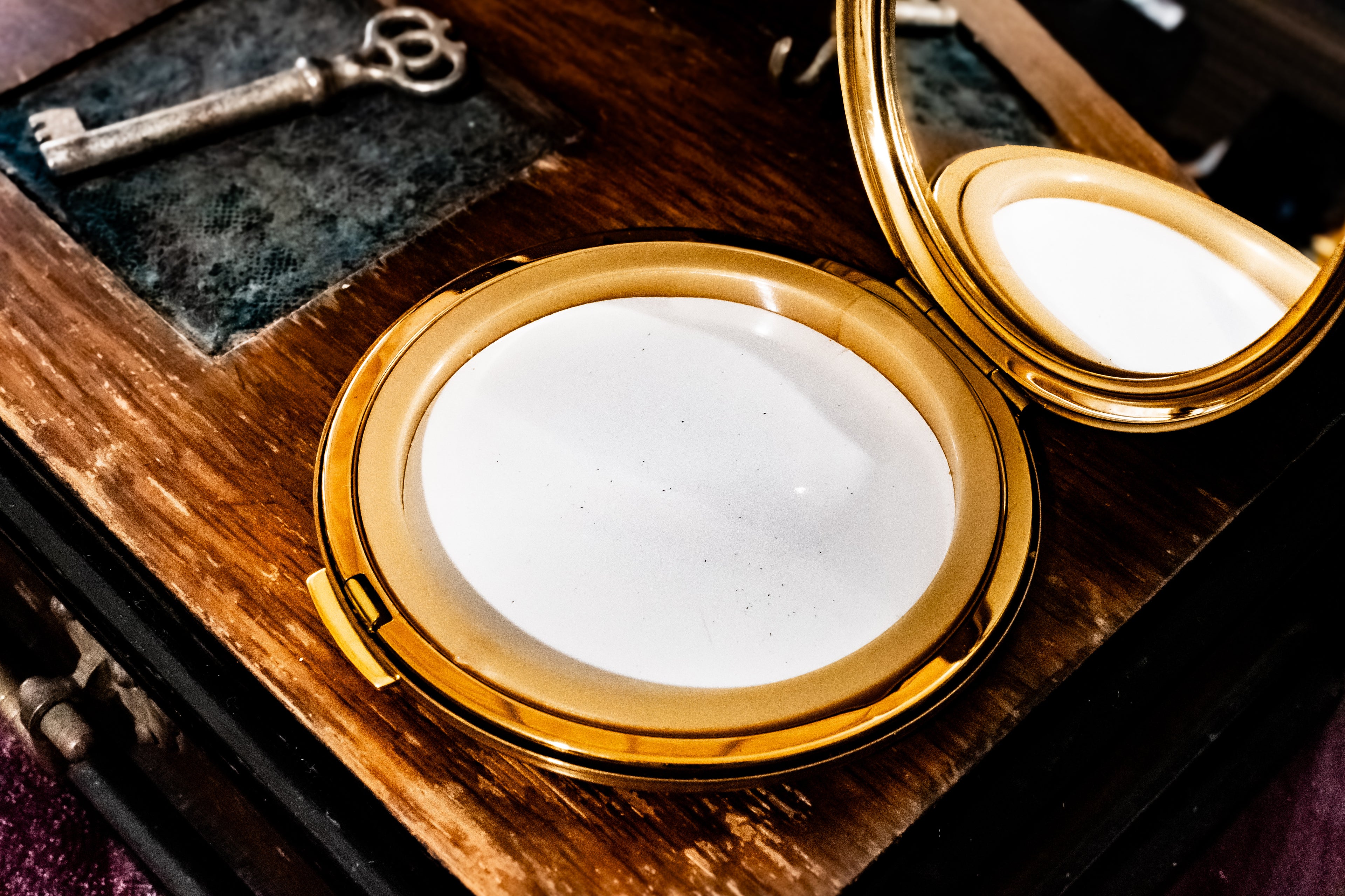 Stratton Round White Enamel Peacock Powder Compact, New, Made in England, Original Box