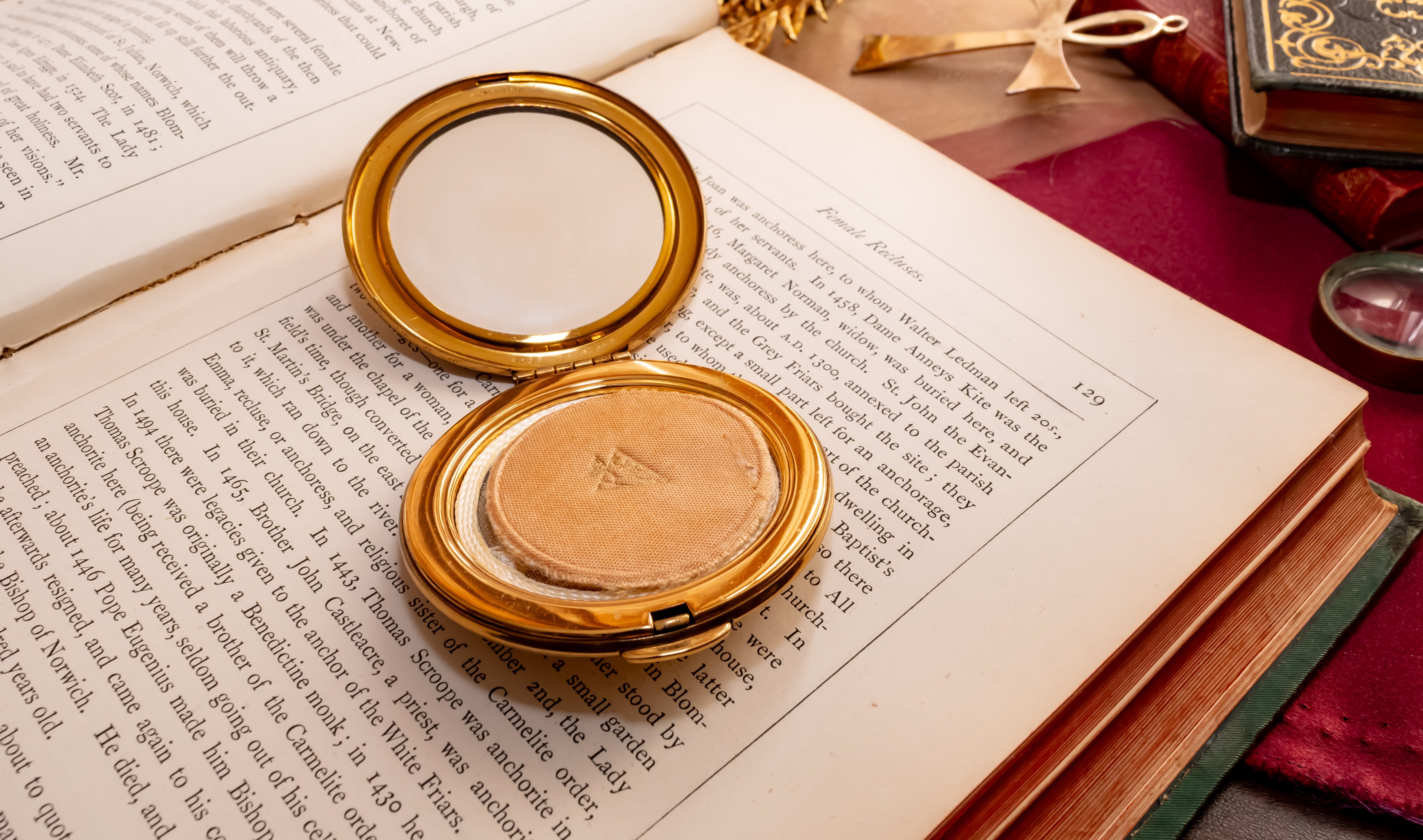 Kigu Mini Powder Compact, English Enamel Vanity Compact, New