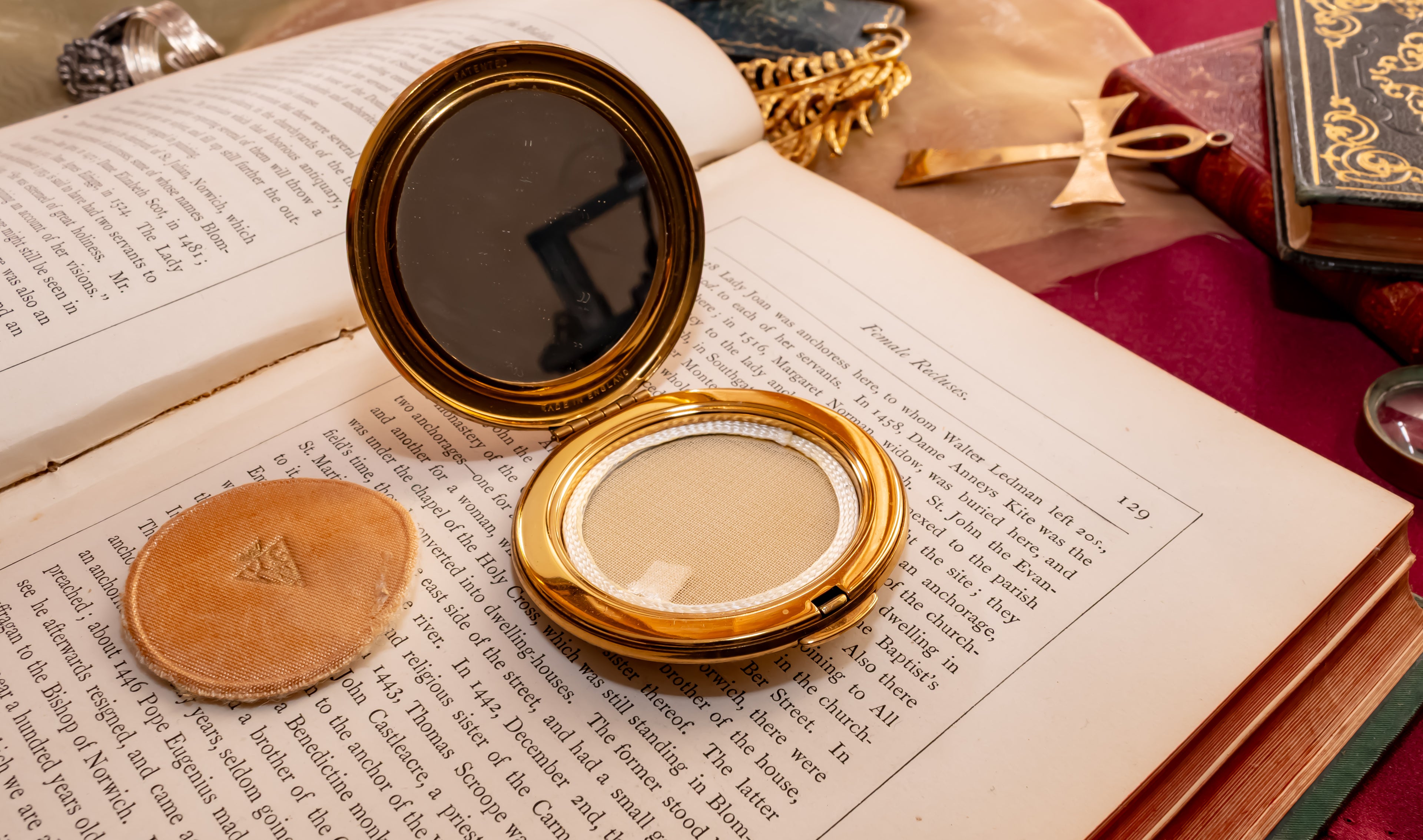 Kigu Mini Powder Compact, English Enamel Vanity Compact, New