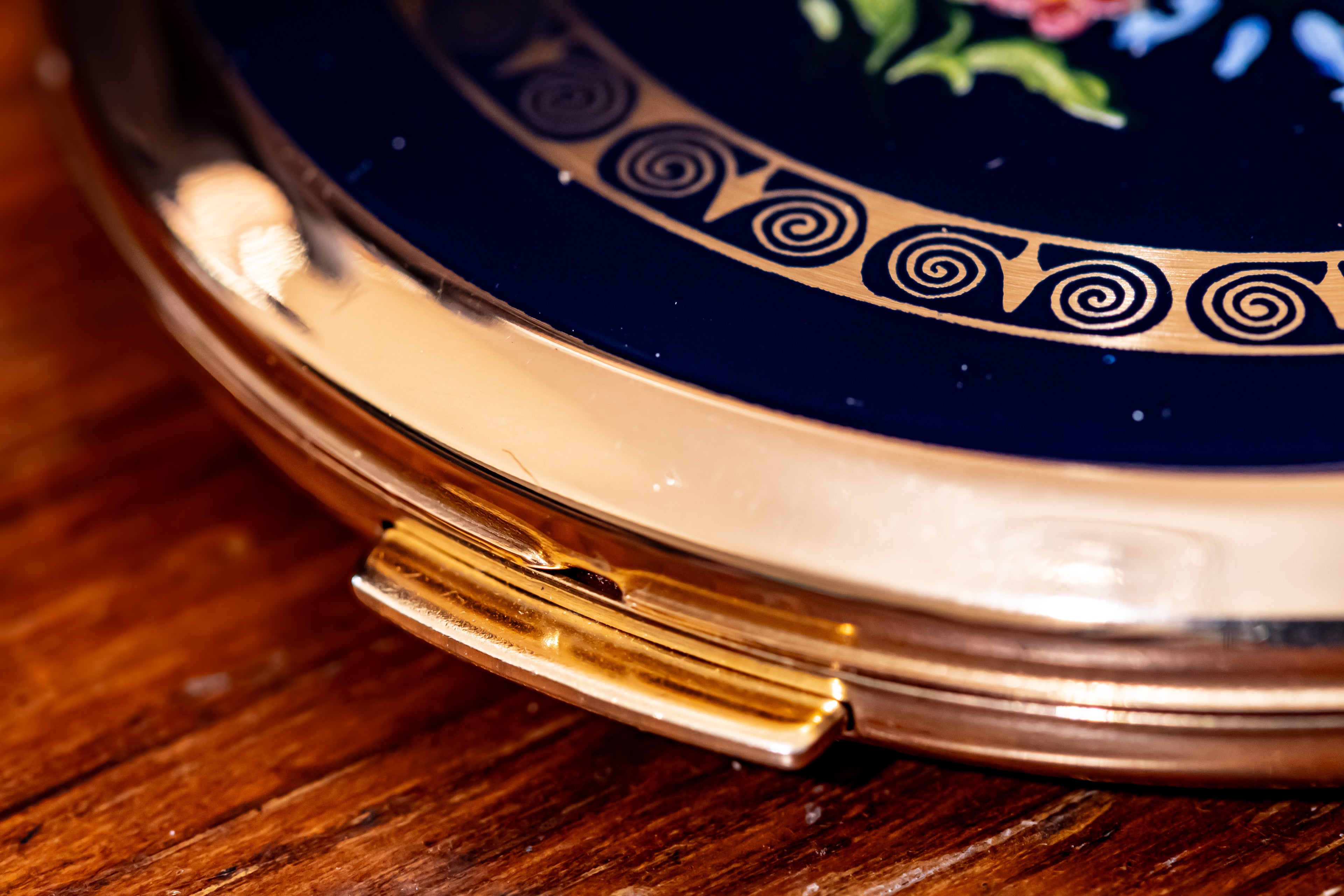 Stratton Round Black Enamel Floral Powder Compact, New, Made in England, Original Box