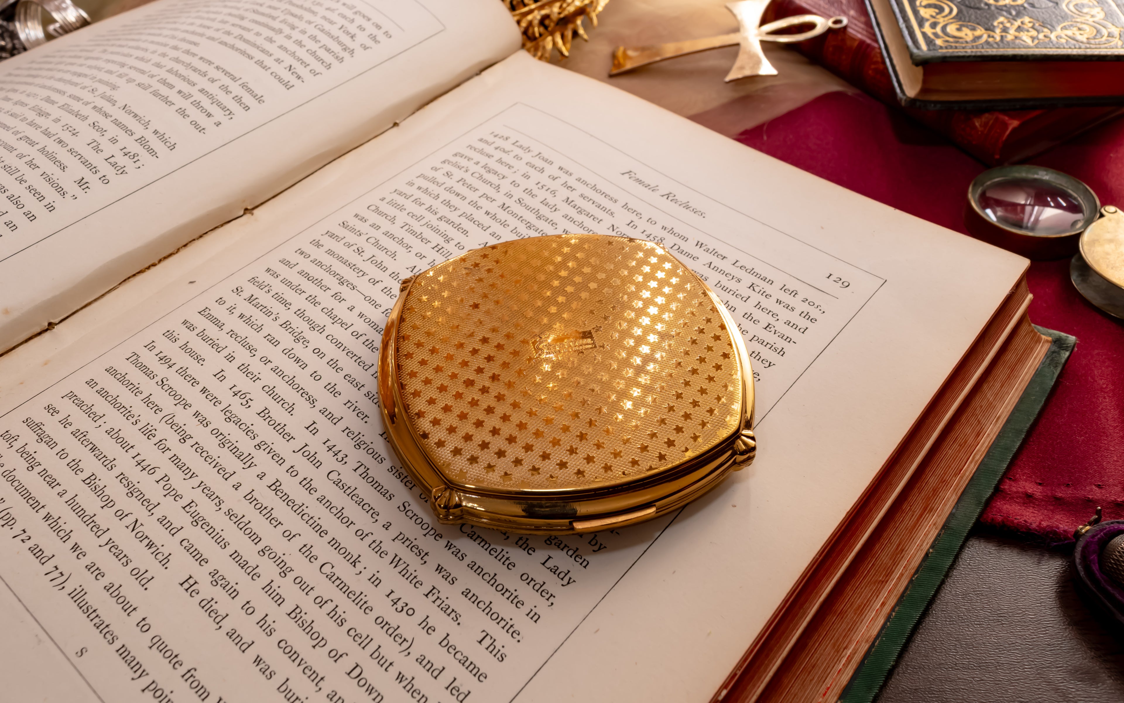 Stratton Powder Compact, English Enamel Vanity Compact, New