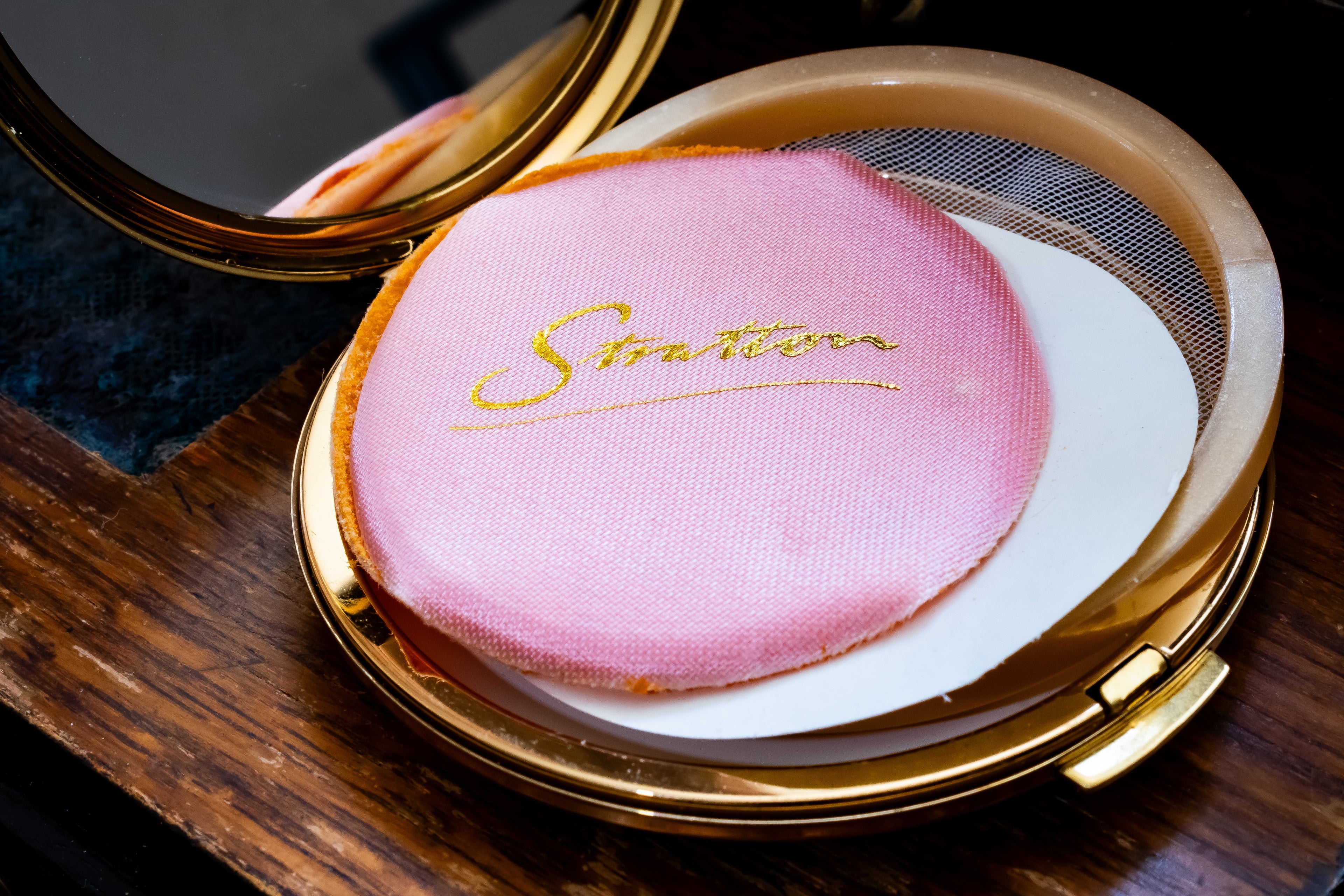 Stratton Round White Enamel Floral Powder Compact, New, Made in England, Original Box