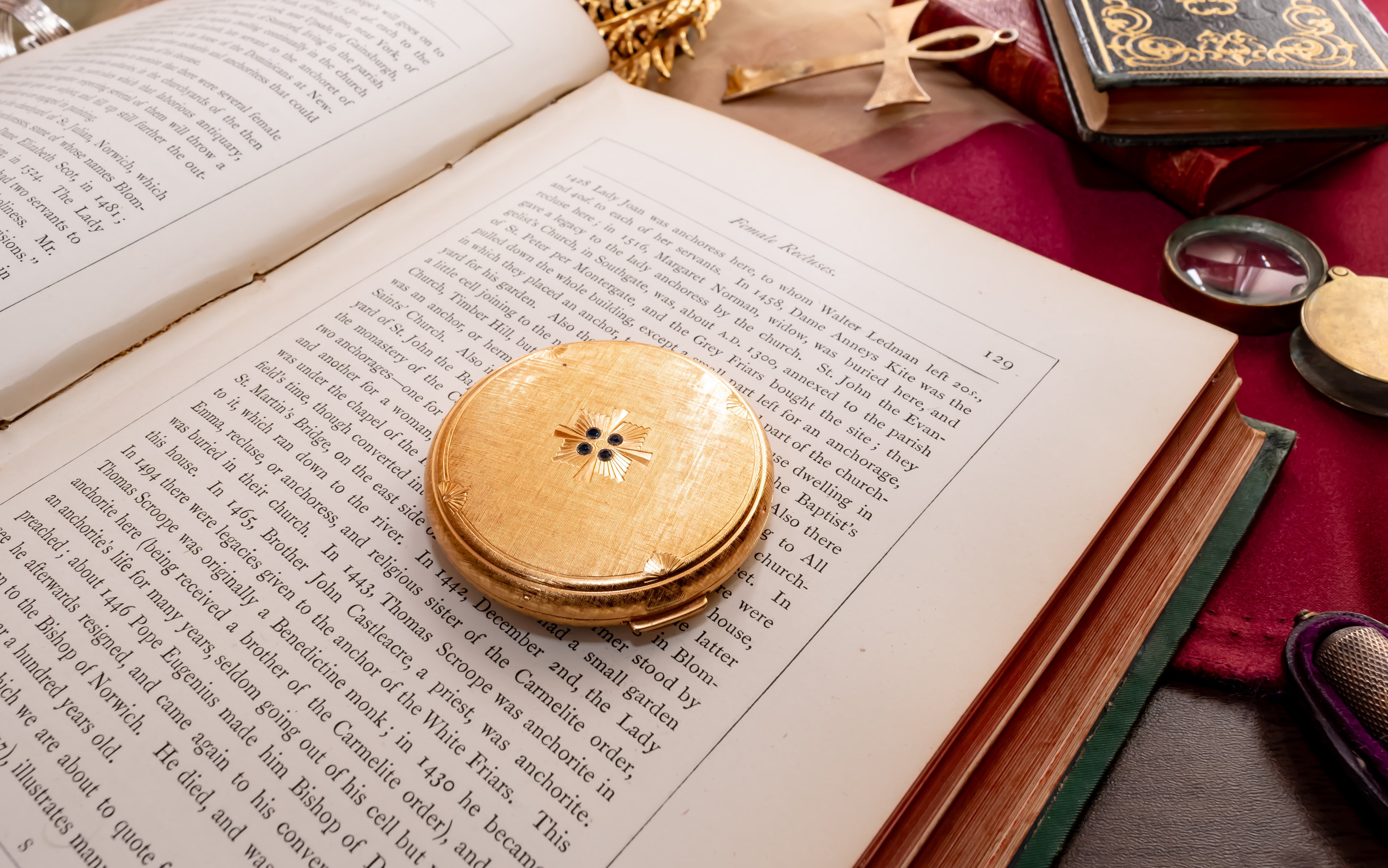 Elisabeth Arden Gold Powder Compact, Vintage Swiss Enamel Vanity Compact