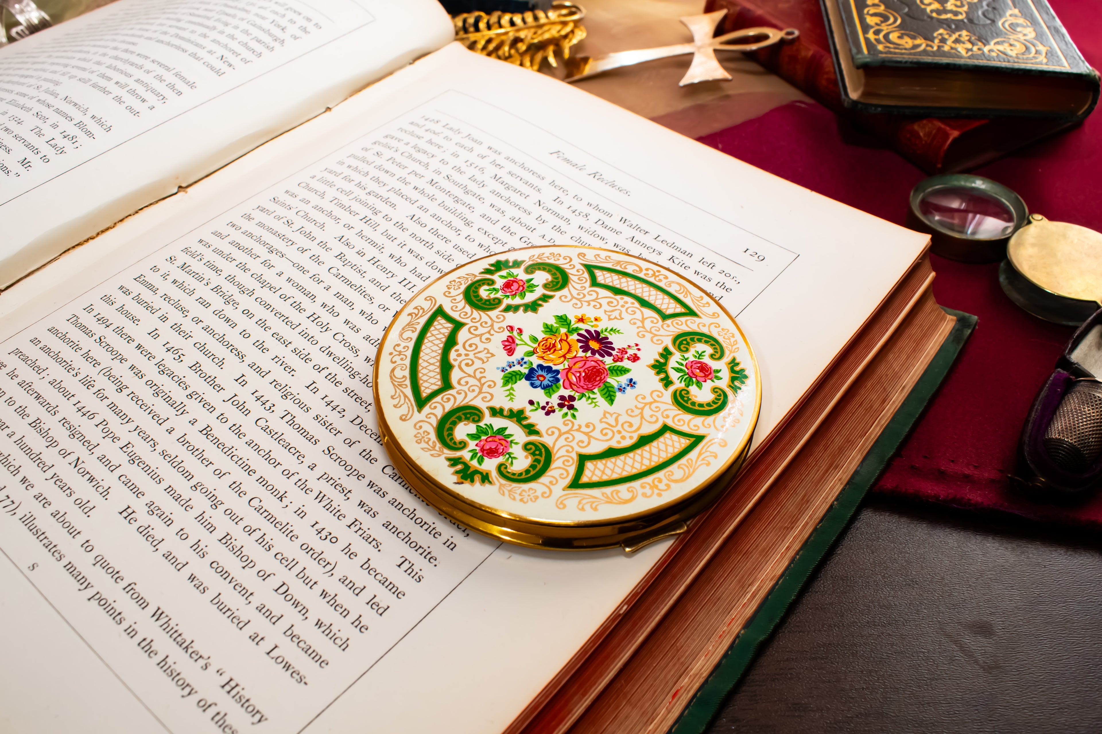 Vintage Mascot Powder Compact, Cream Enamel, Green Scrollwork, Hand-Painted Floral Bouquet, New, Original Case & Accessories, Minor Age Spotting
