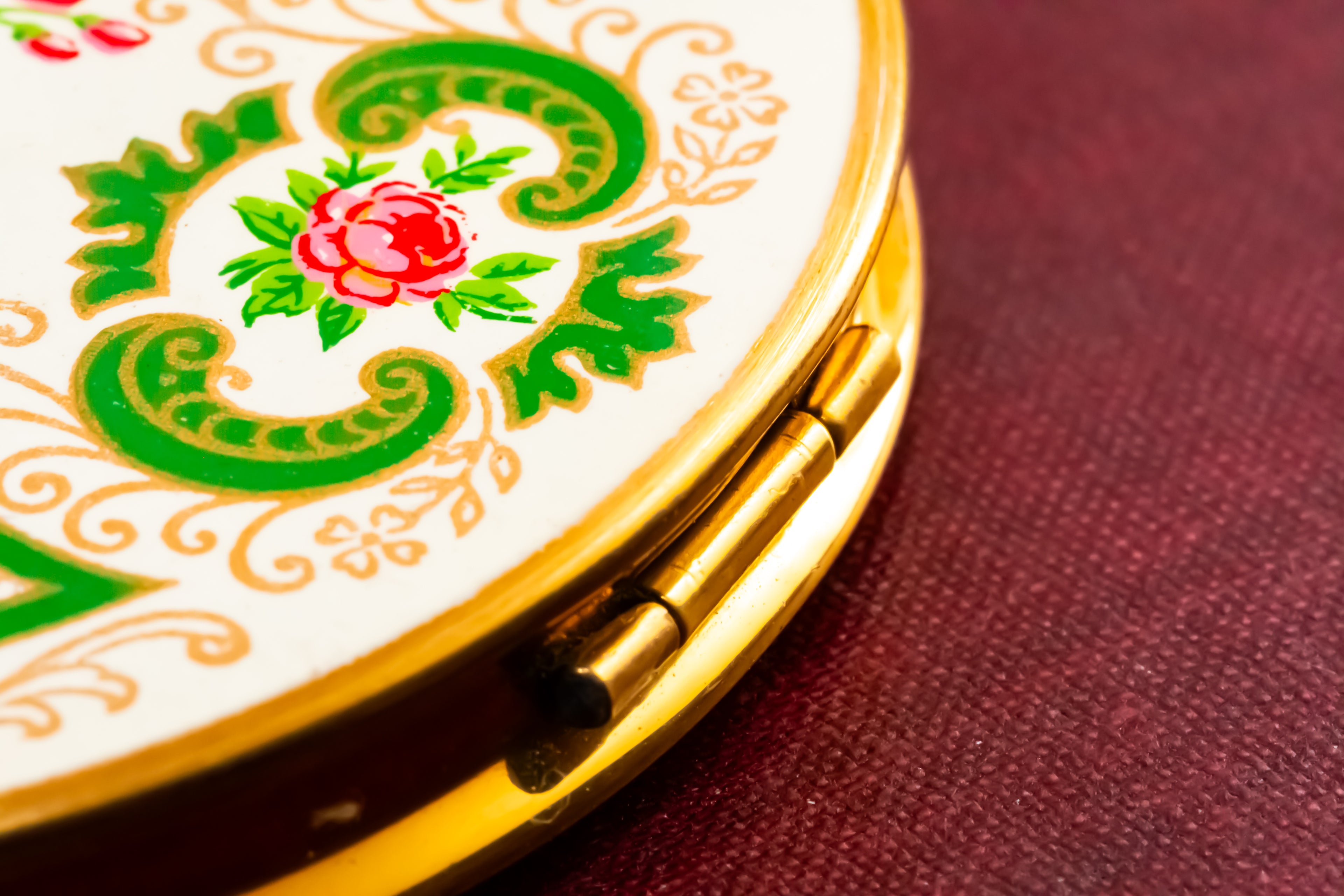 Vintage Mascot Powder Compact, Cream Enamel, Green Scrollwork, Hand-Painted Floral Bouquet, New, Original Case & Accessories, Minor Age Spotting