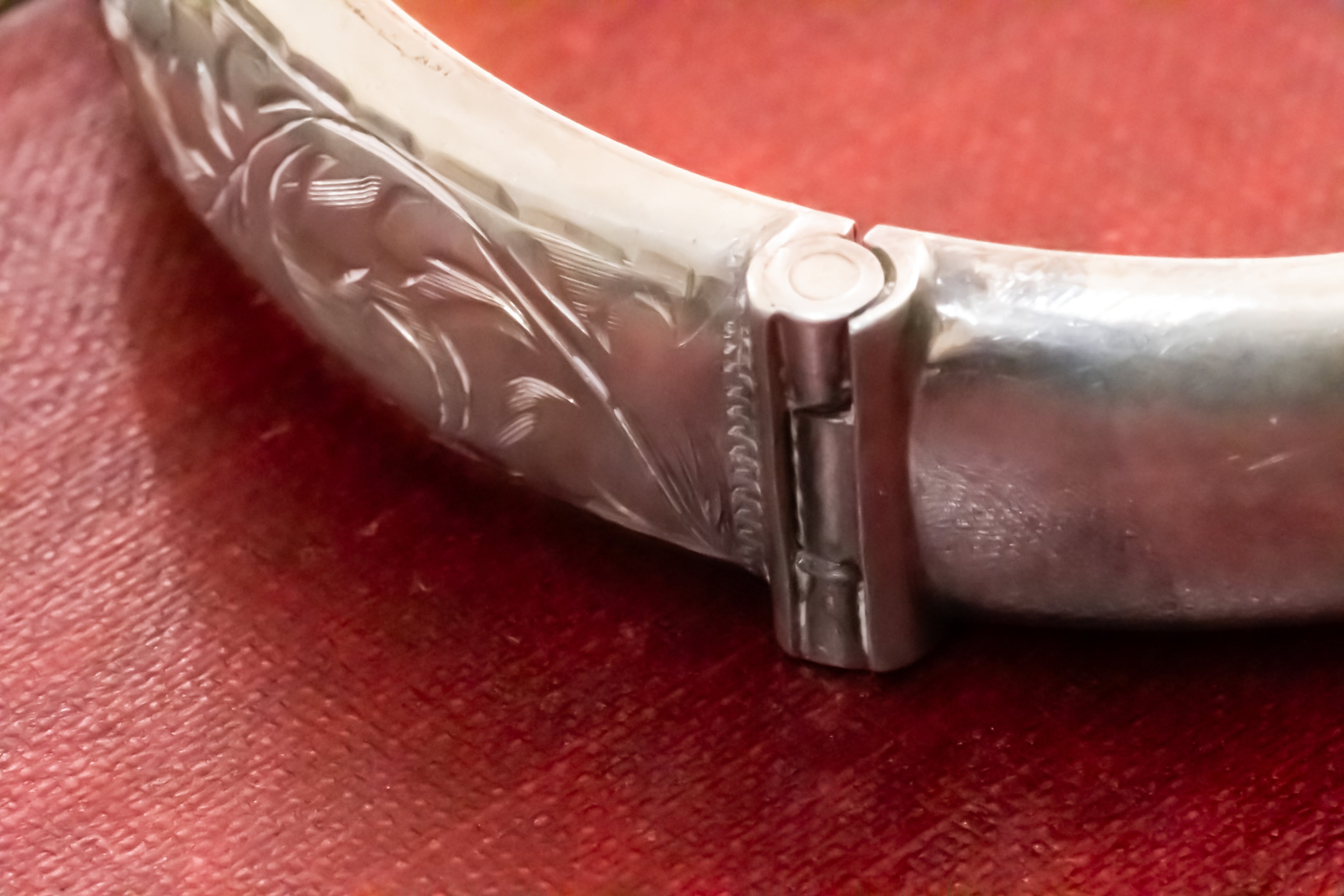 Antique Sterling Silver Hinged Bangle, Engraved Acanthus Scroll, Thomas Hayes Ltd Birmingham 1960, Safety Chain, Excellent Condition
