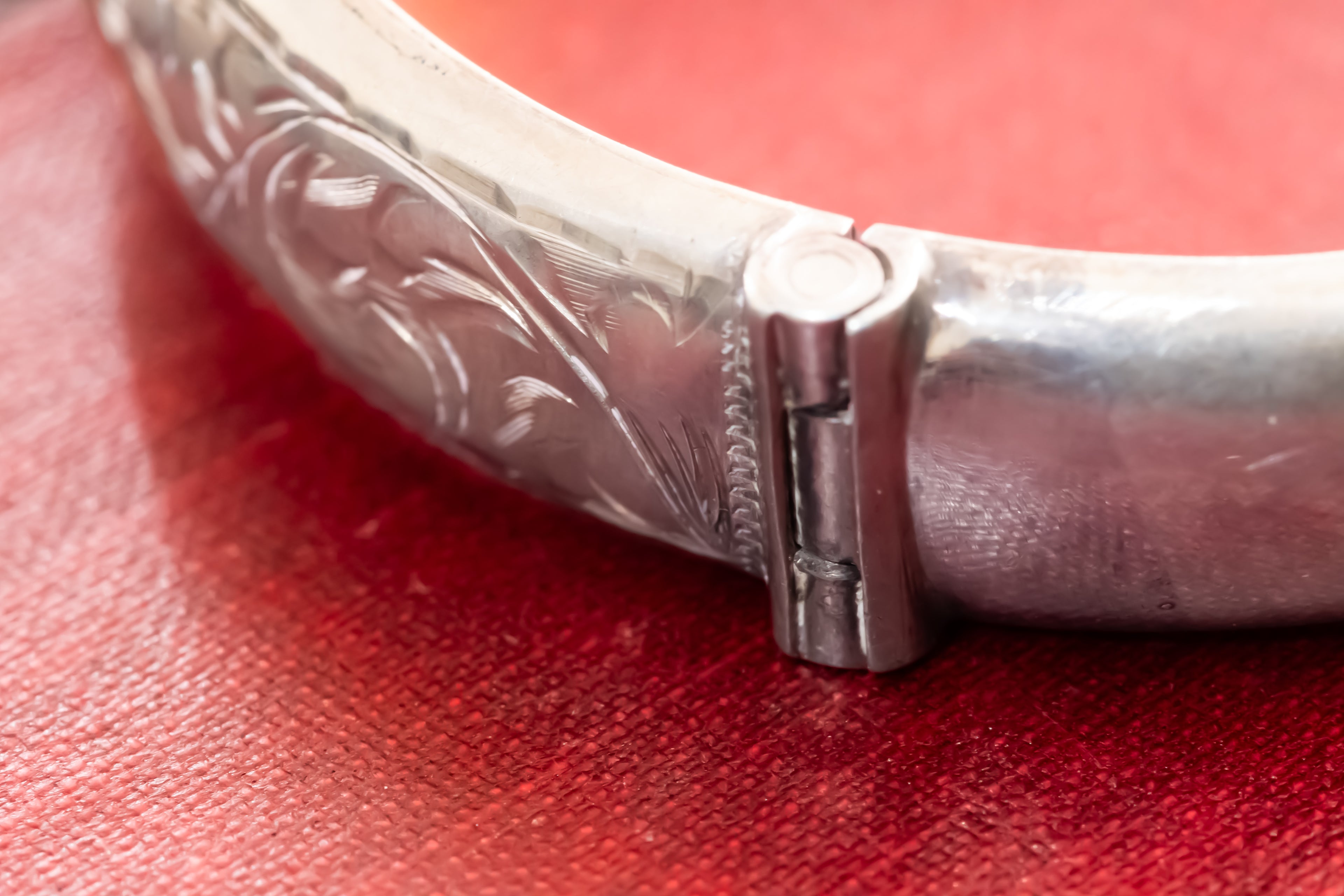 Antique Sterling Silver Hinged Bangle, Engraved Acanthus Scroll, Thomas Hayes Ltd Birmingham 1960, Safety Chain, Excellent Condition