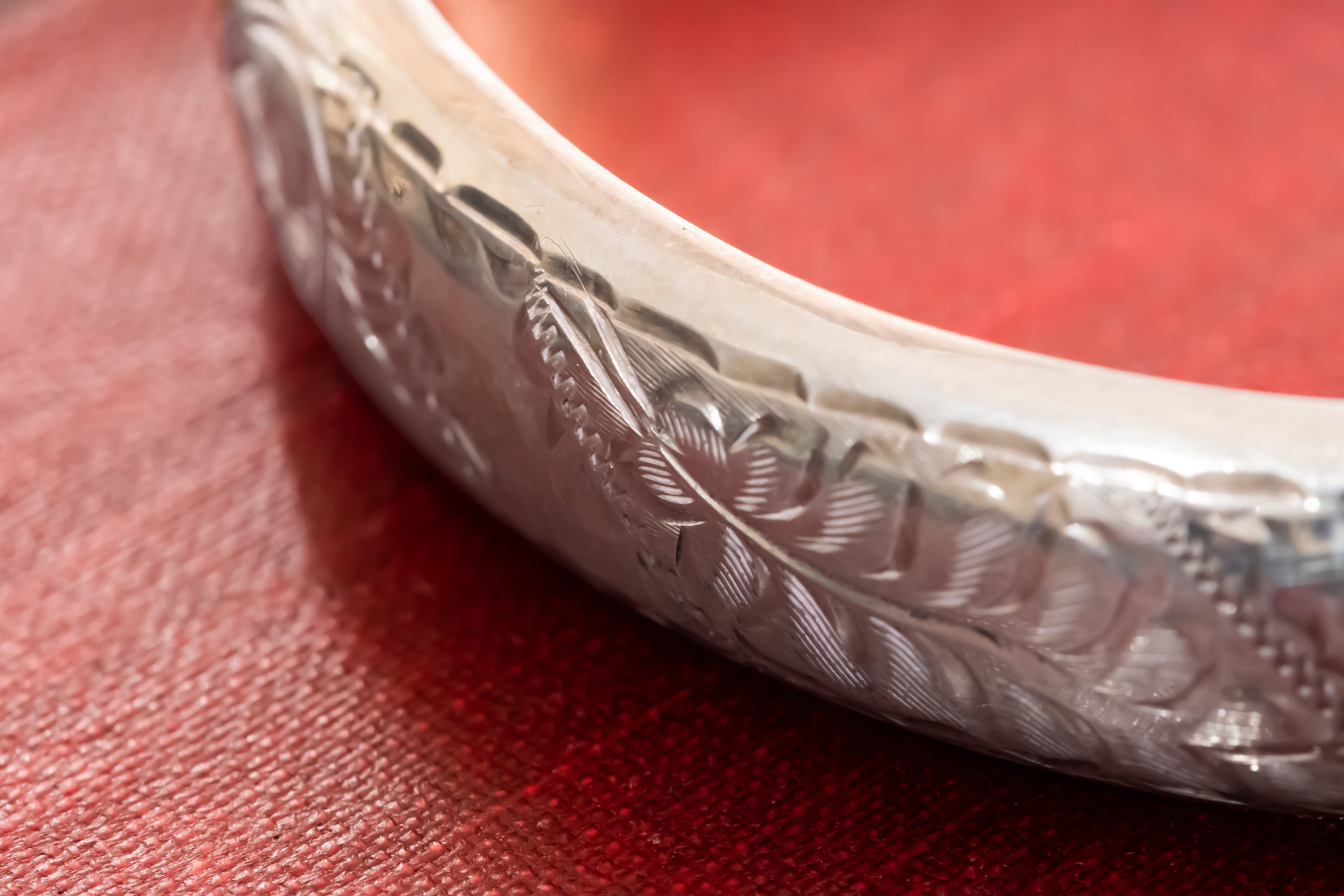 Antique Sterling Silver Hinged Bangle, Engraved Acanthus Scroll, Thomas Hayes Ltd Birmingham 1960, Safety Chain, Excellent Condition