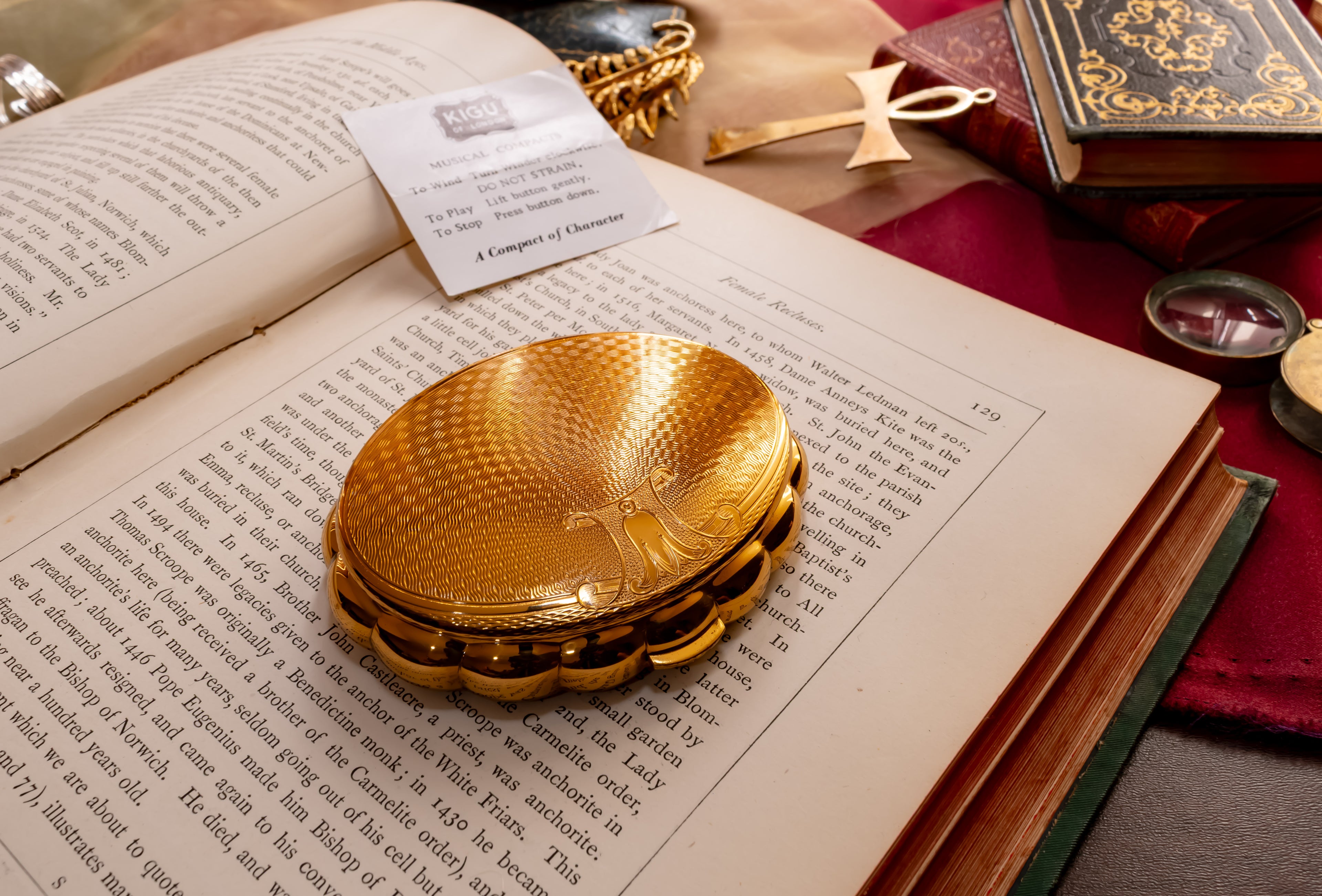Gold Kigu Musical Powder Compact, English Enamel Vanity Compact, New