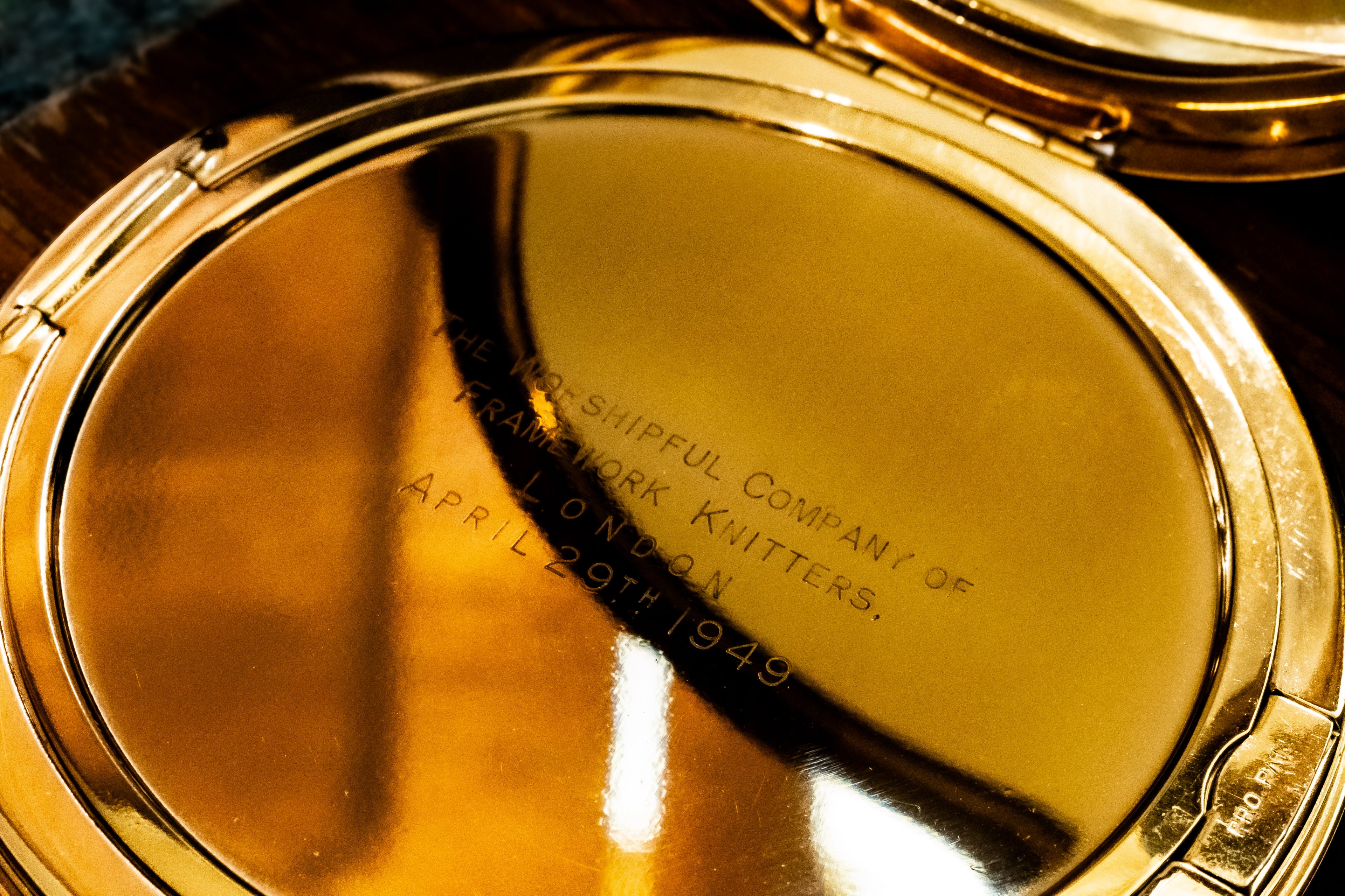 Vogue Cosmetics Special Edition Commemorative Powder Compact, Worshipful Company of Framework Knitters, London 1949, New