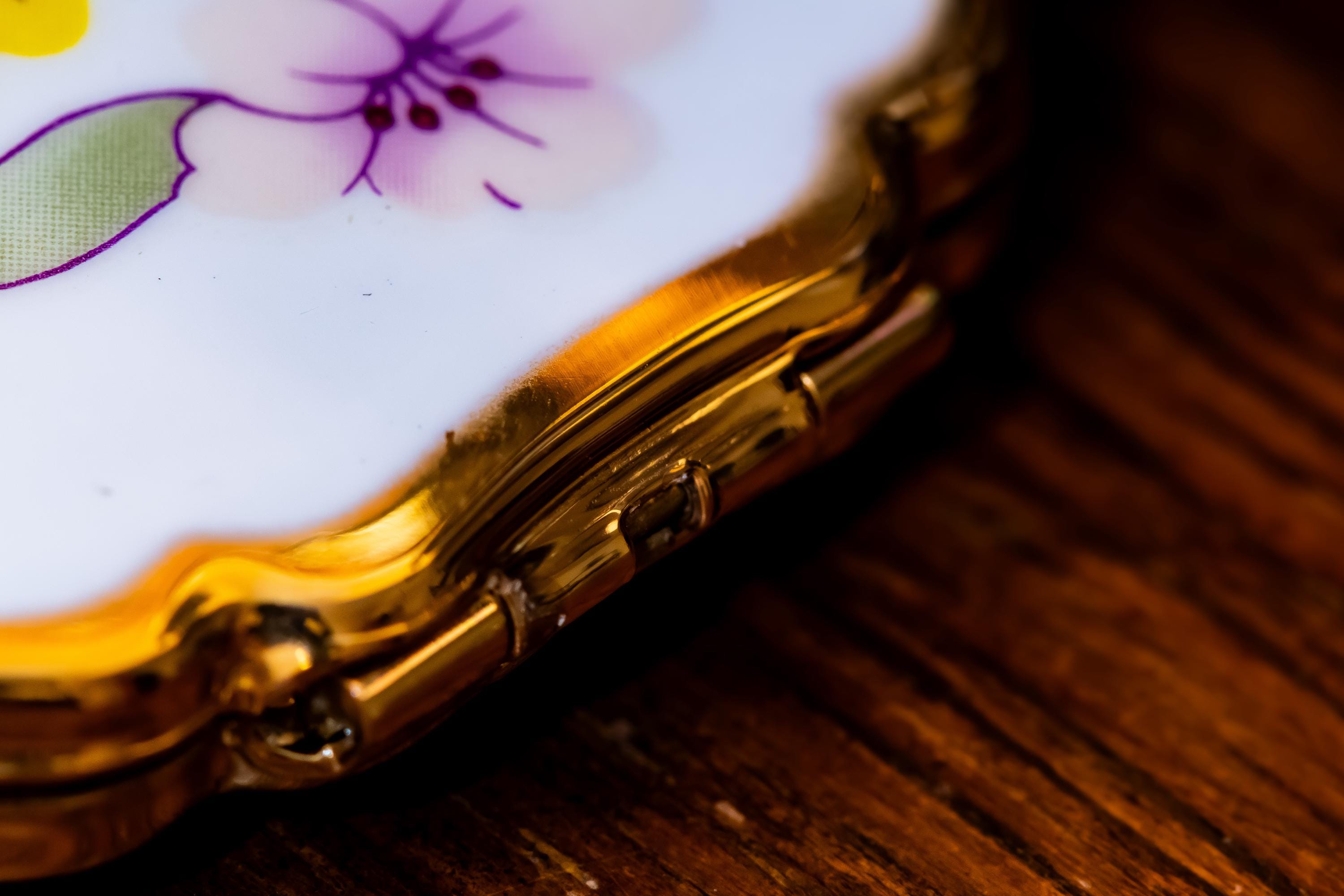 Vintage Stratton Queen Convertible Powder Compact, Floral G. Breeze, 1970s