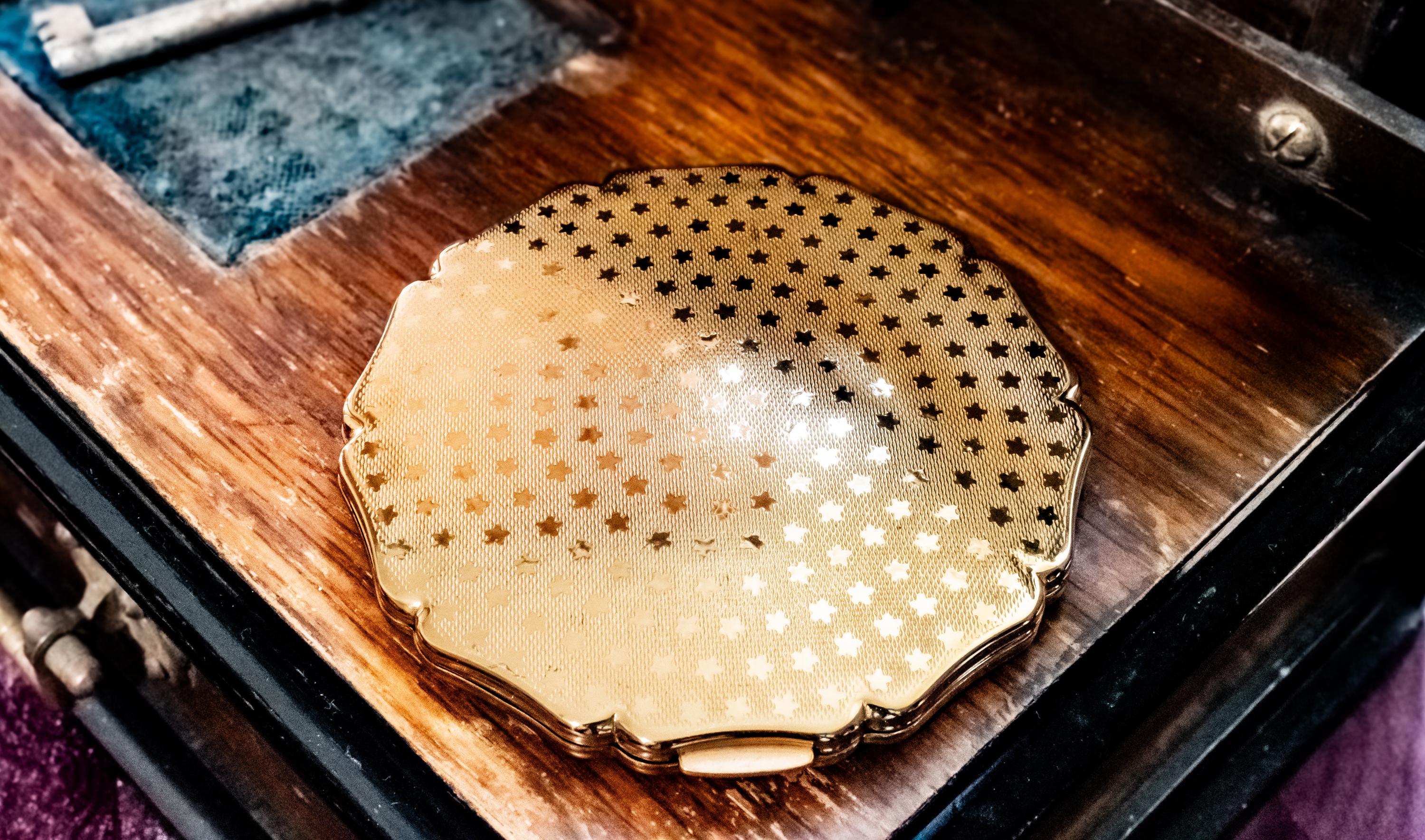 Vintage Stratton Star Base Powder Compact. Black Enamel & Gold Starburst, Midnight Vanity Relic, Shadow and Silver Vault.