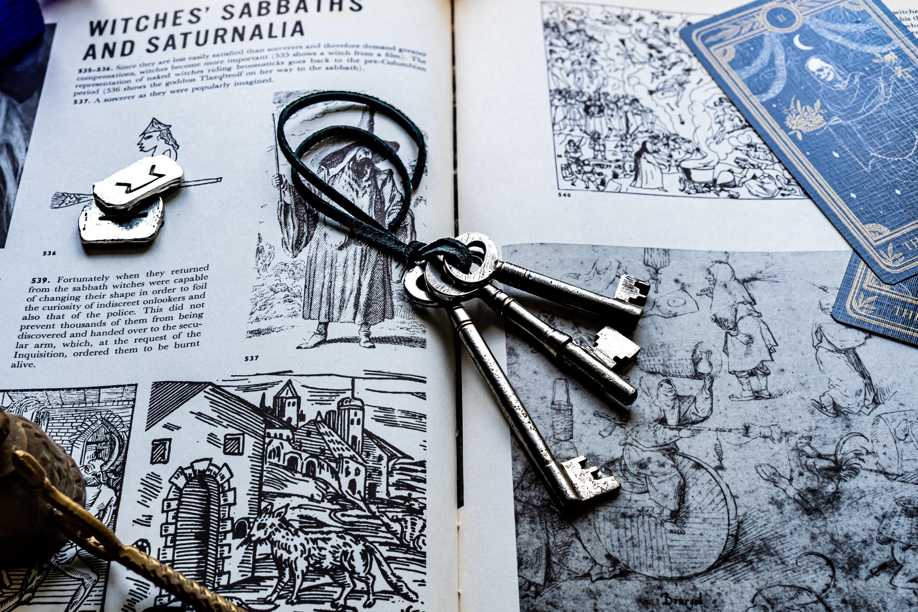 Antique Cast Iron Skeleton Keys Bundle