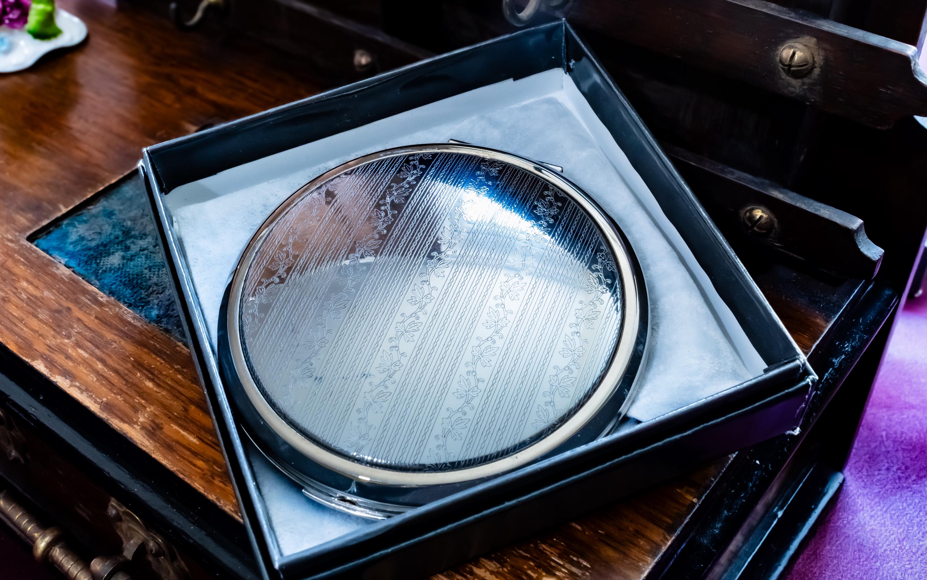 Vintage Stratton Silver Compact Mirror, Unused Deadstock Vanity Collectible