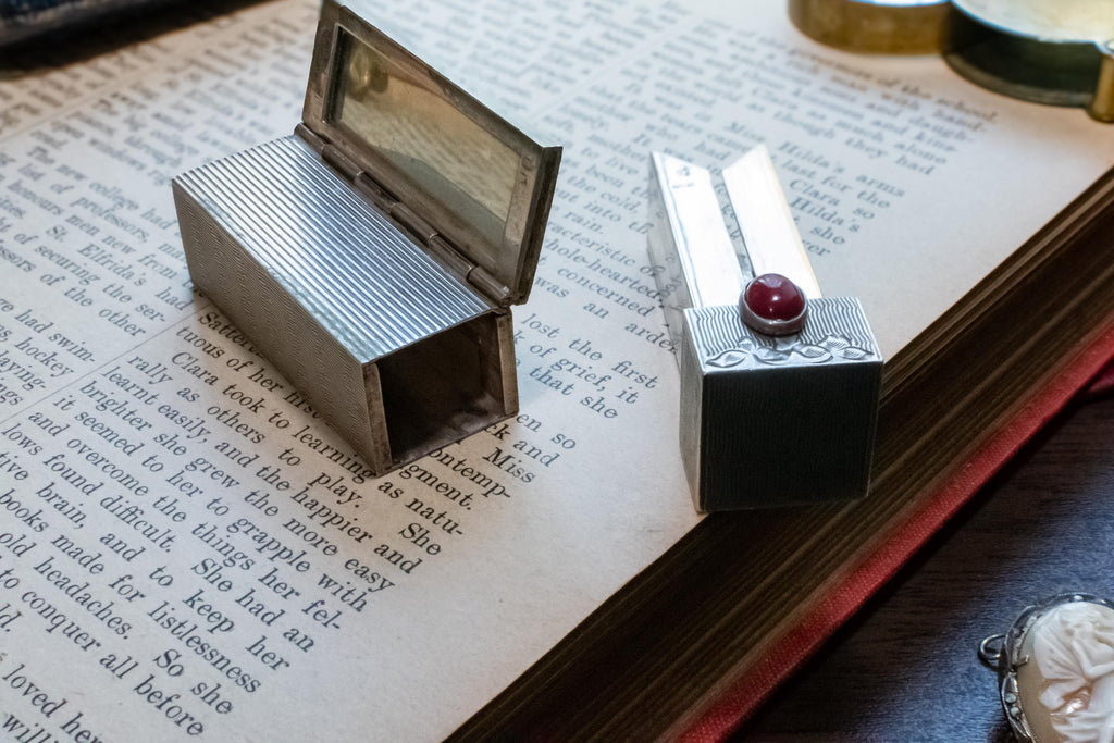 Vintage 800 Silver Engine-Turned Lipstick Holder, Carnelian Slide Button, Internal Mirror, Excellent