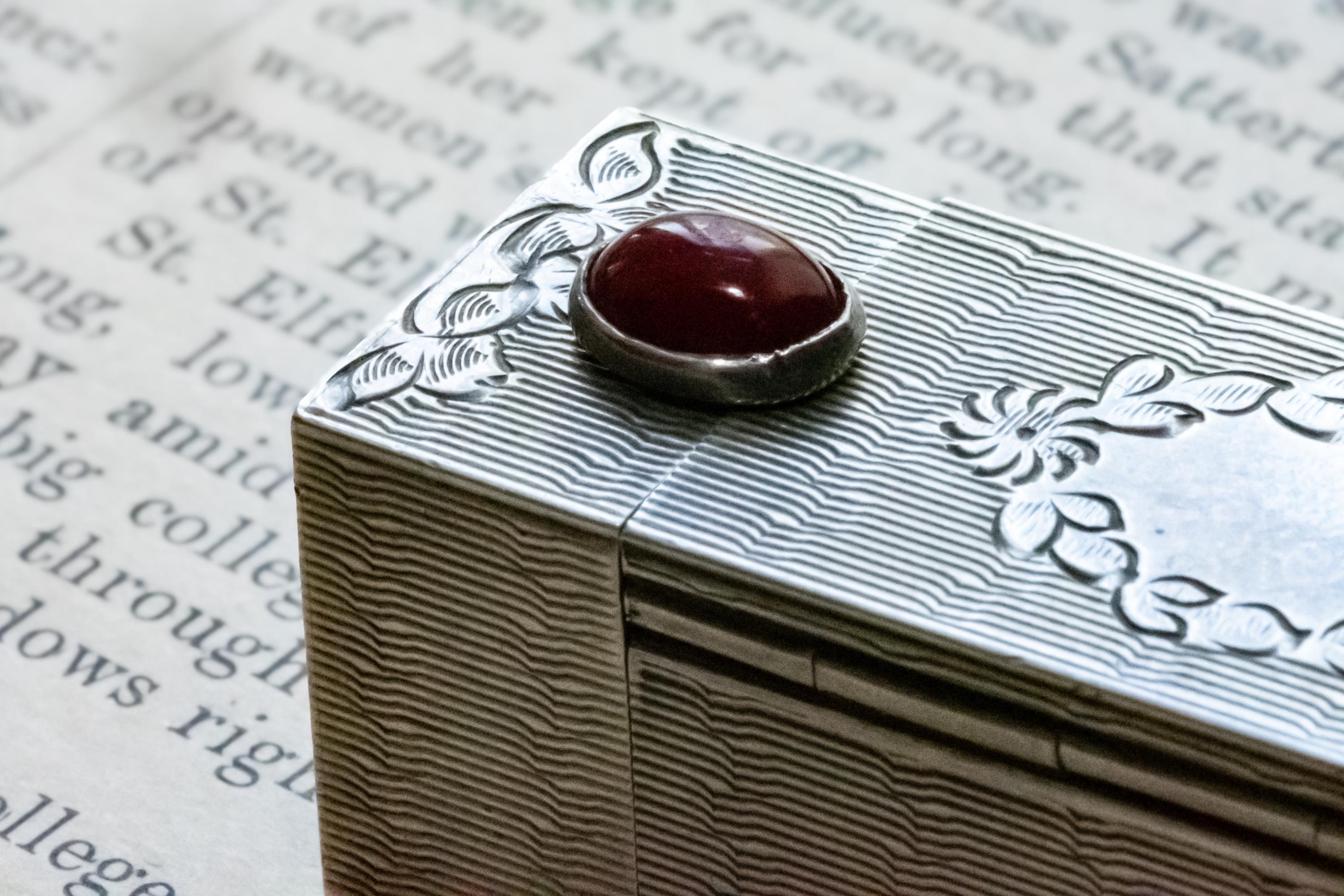 Vintage 800 Silver Engine-Turned Lipstick Holder, Carnelian Slide Button, Internal Mirror, Excellent
