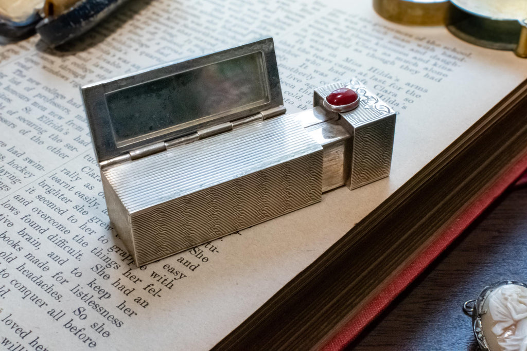 Vintage 800 Silver Engine-Turned Lipstick Holder, Carnelian Slide Button, Internal Mirror, Excellent