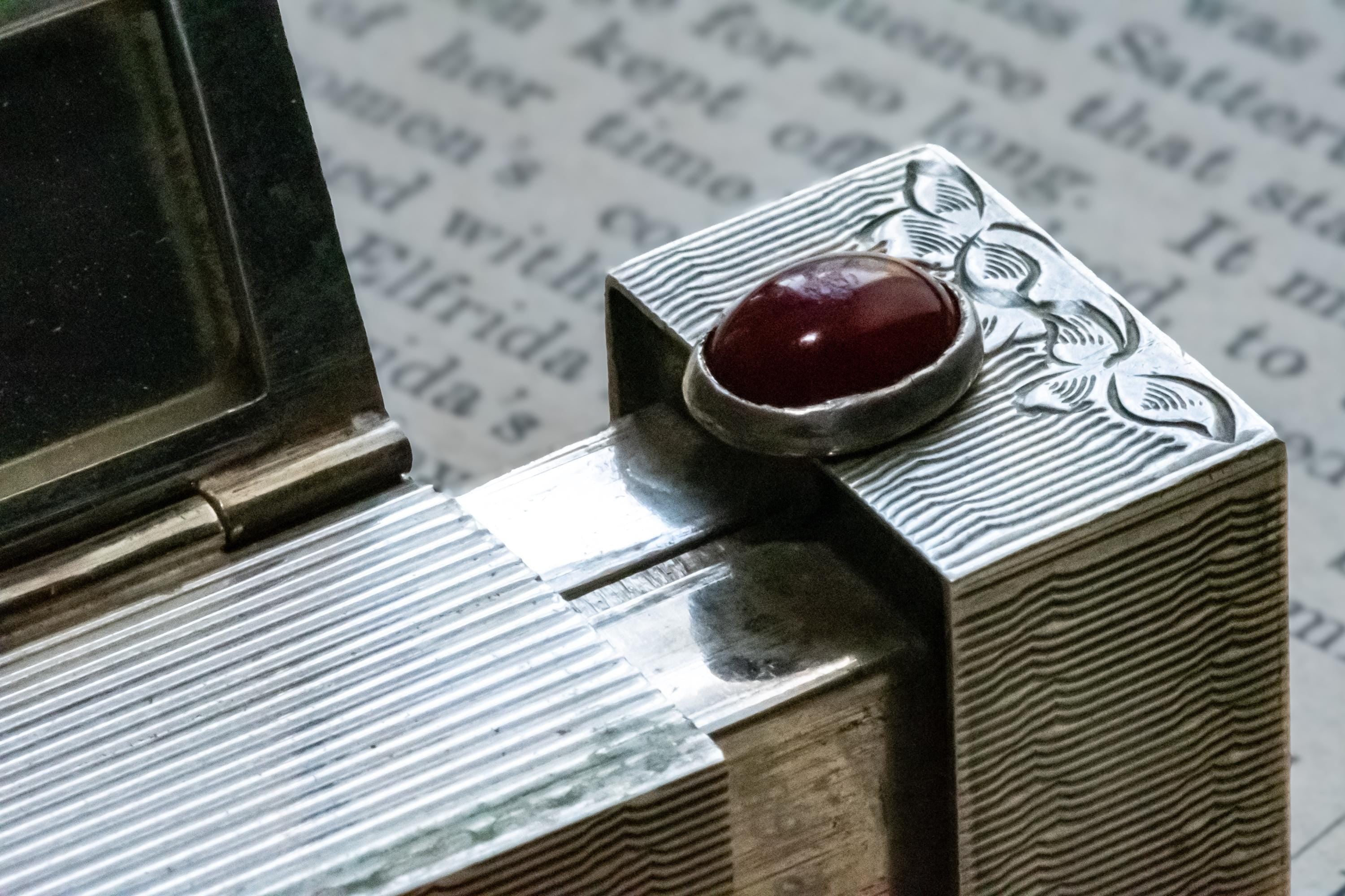 Vintage 800 Silver Engine-Turned Lipstick Holder, Carnelian Slide Button, Internal Mirror, Excellent