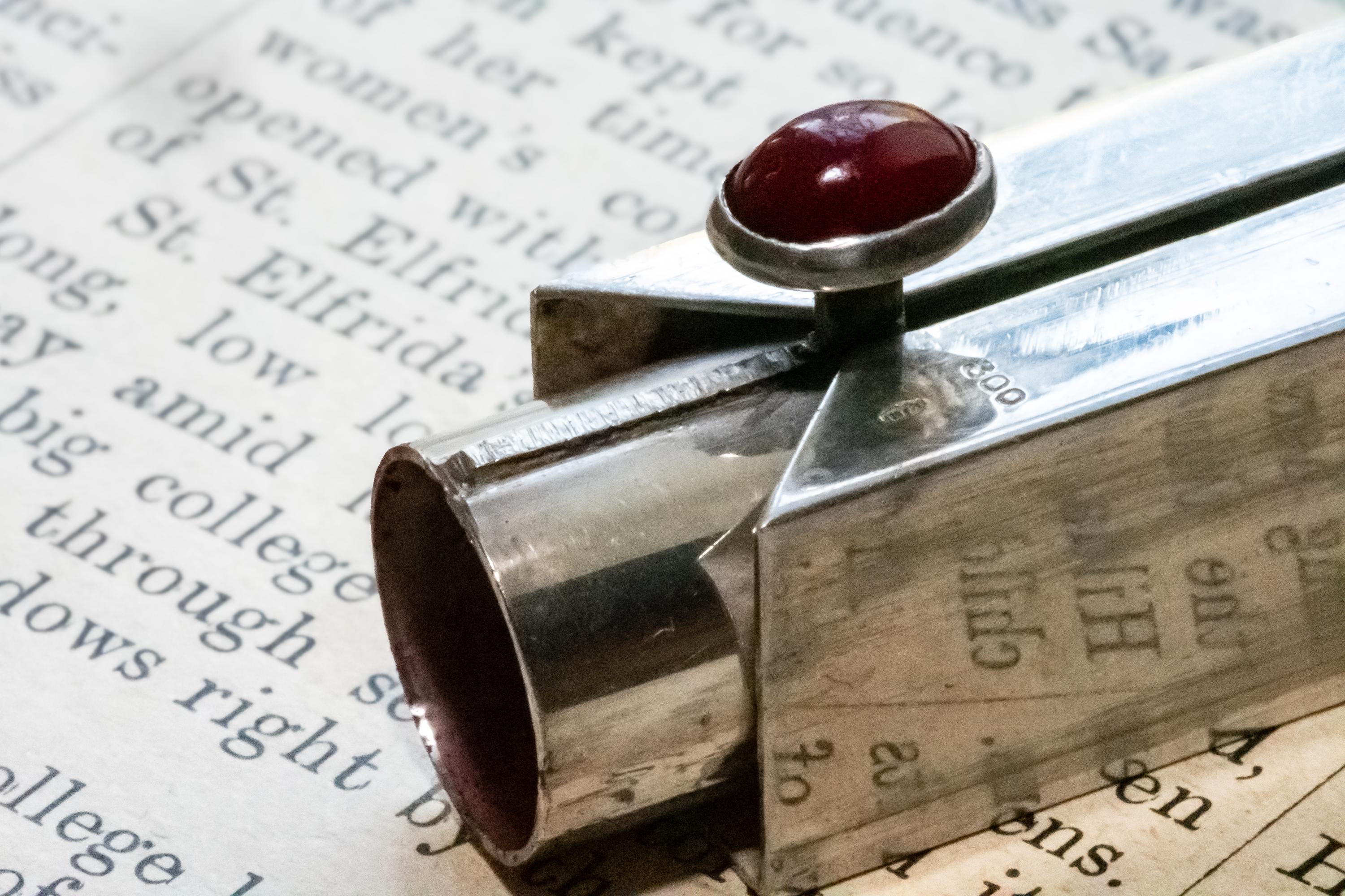 Vintage 800 Silver Engine-Turned Lipstick Holder, Carnelian Slide Button, Internal Mirror, Excellent