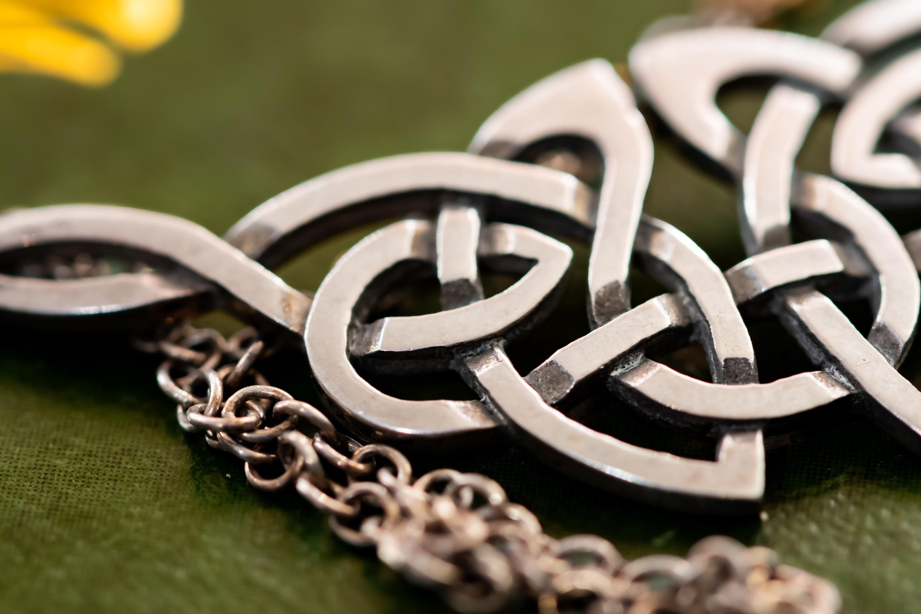 2000s Hallmarked Edinburgh Scottish Silver Celtic Knot Necklace | Witchy Pagan Talisman