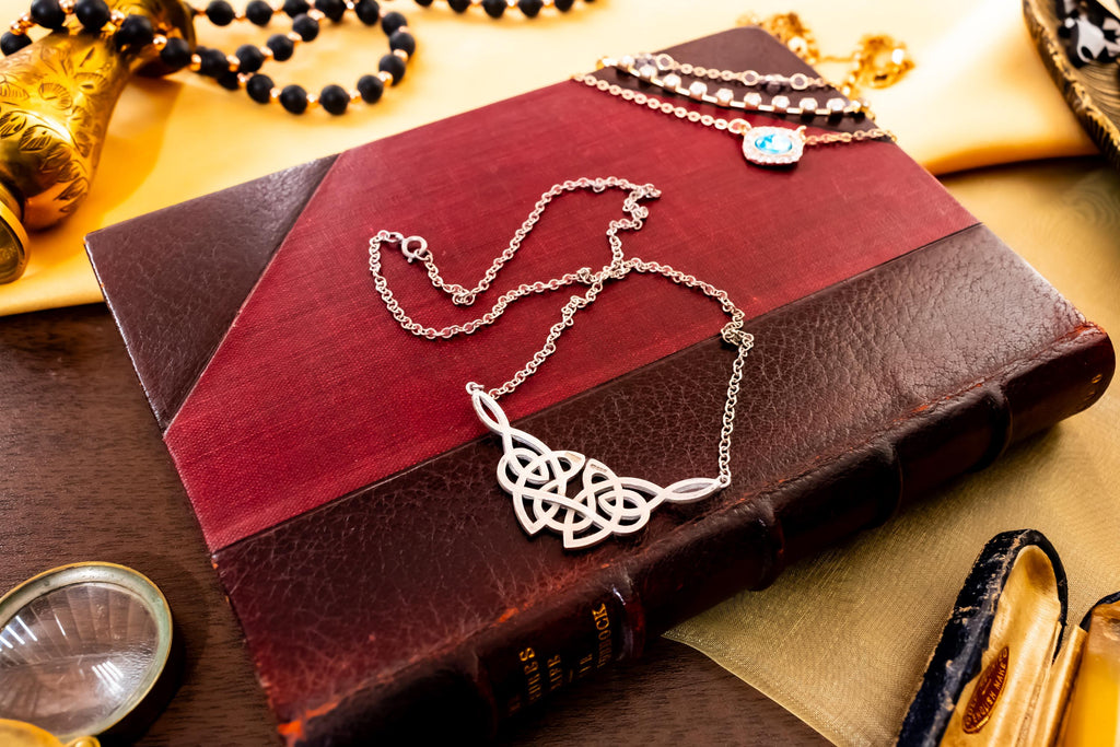 2000s Hallmarked Edinburgh Scottish Silver Celtic Knot Necklace | Witchy Pagan Talisman
