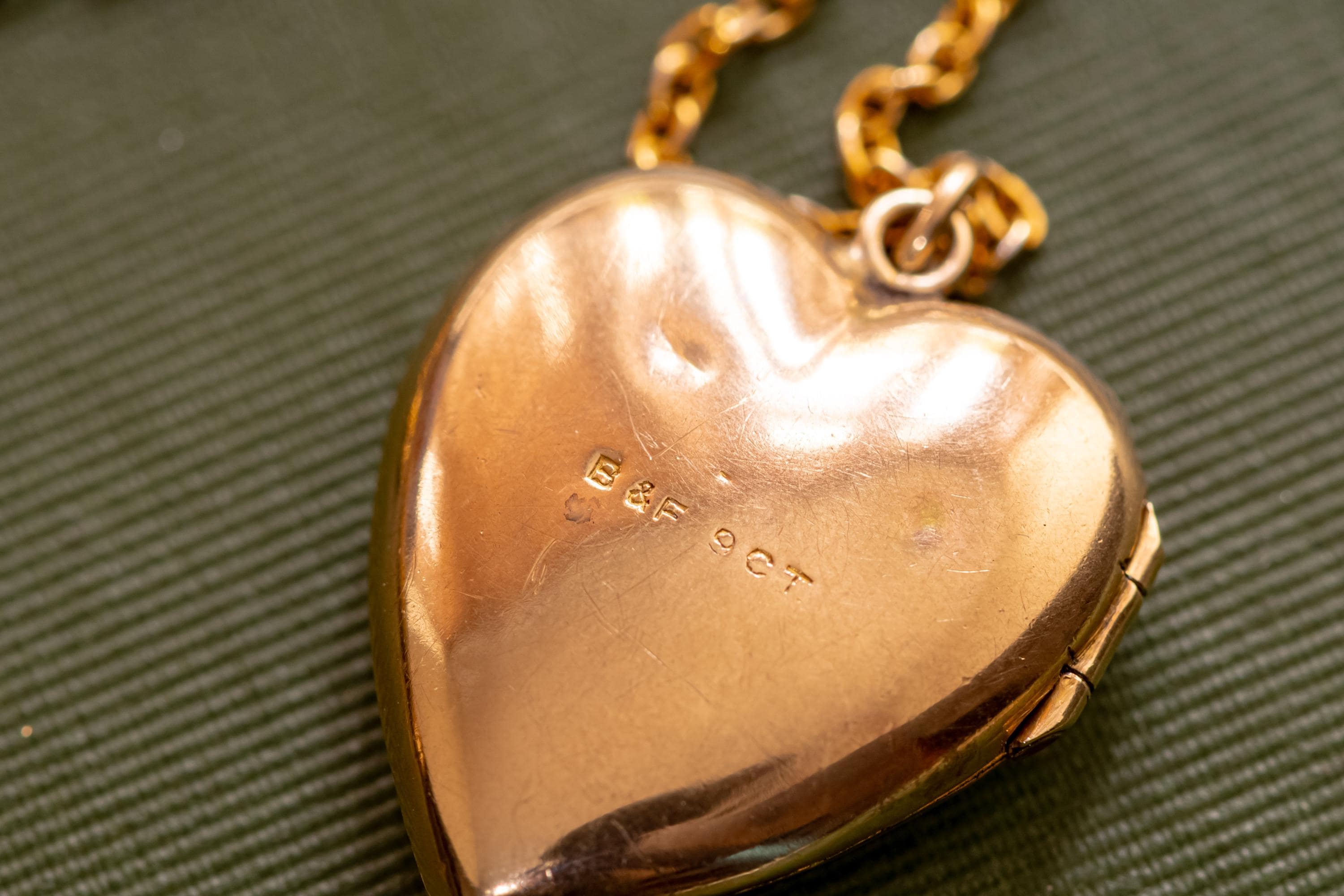 Antique 9ct Gold Back & Front Heart Engraved Locket