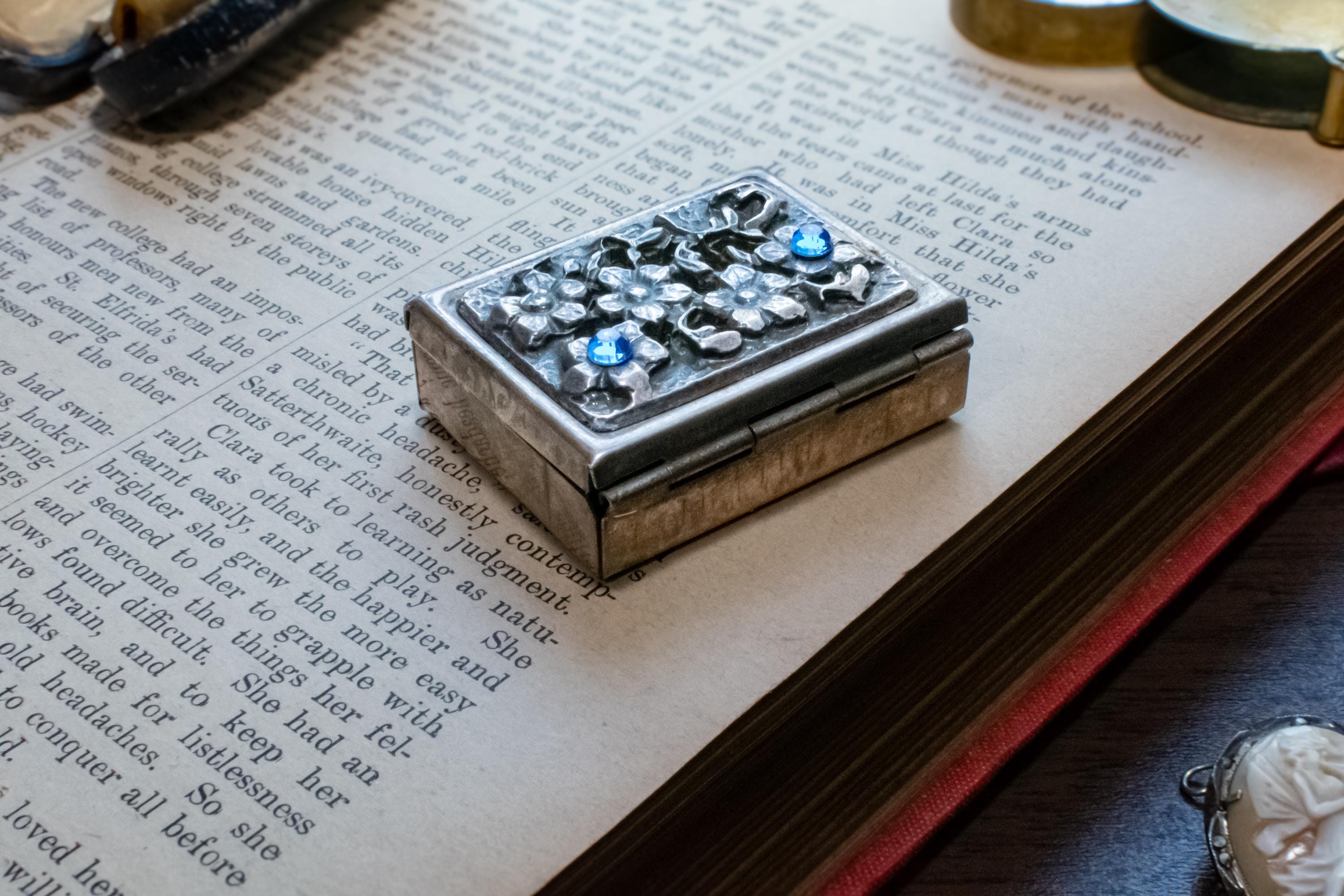 925 Sterling Silver Pierced Floral Lid Blue Rhinestone Trinket Box, Vintage