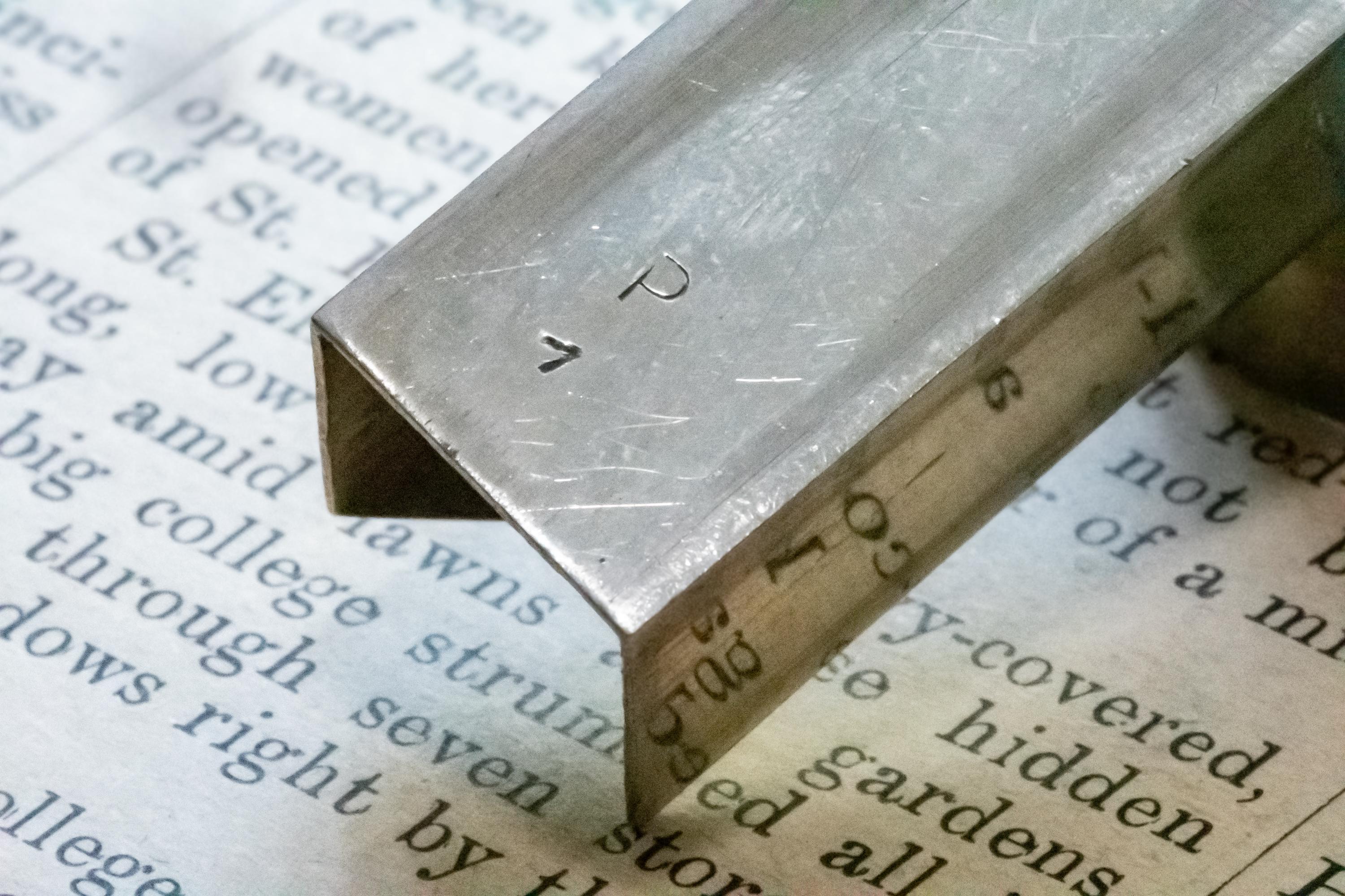 Vintage 800 Silver Engine-Turned Lipstick Holder, Carnelian Slide Button, Internal Mirror, Excellent