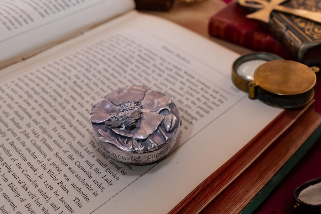 Vintage 1989 Silver plated round trinket pot by Silver Scenes featuring a sculpted poppy flower and bee on the lid, opening to a blue velvet interior.