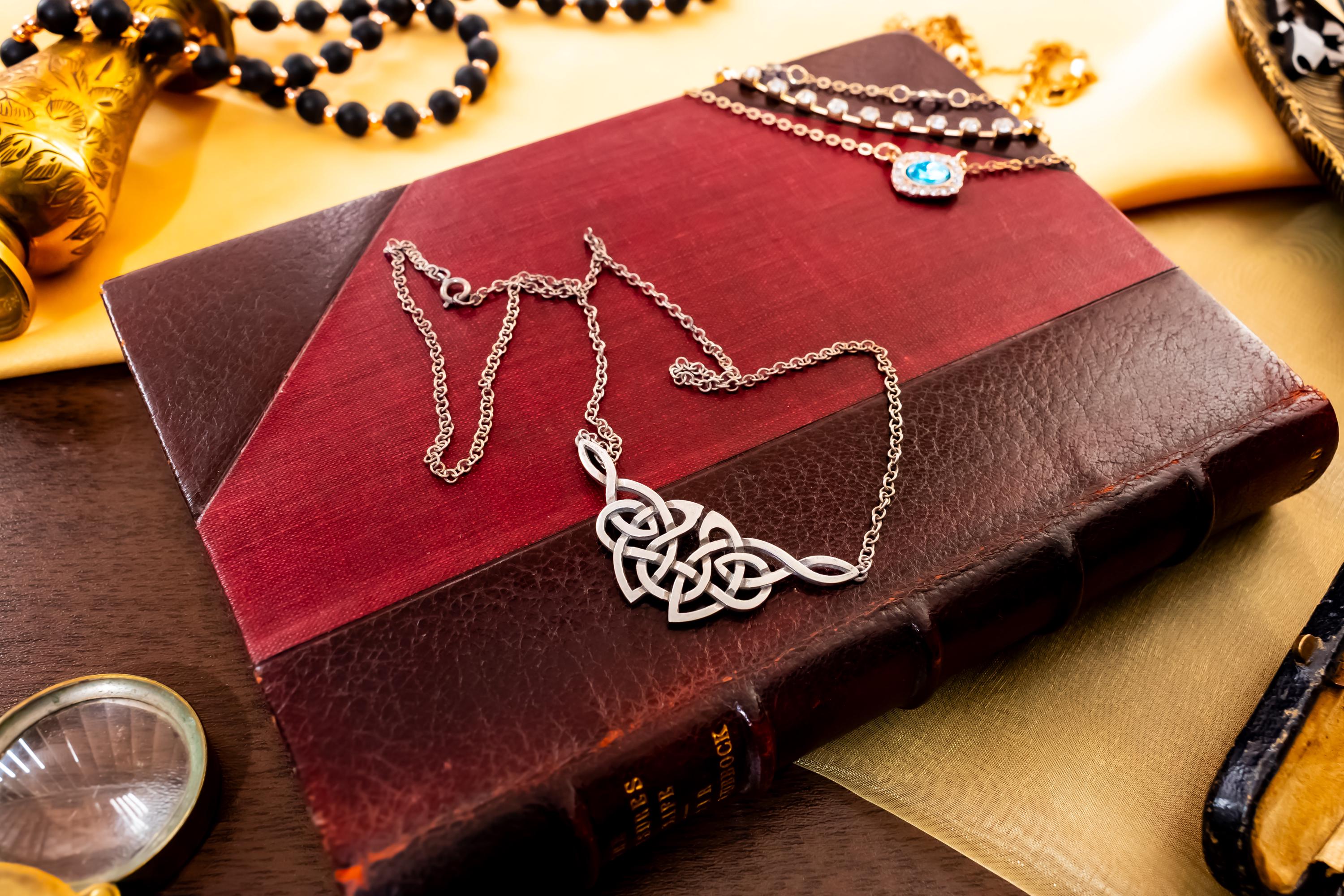 2000s Hallmarked Edinburgh Scottish Silver Celtic Knot Necklace | Witchy Pagan Talisman