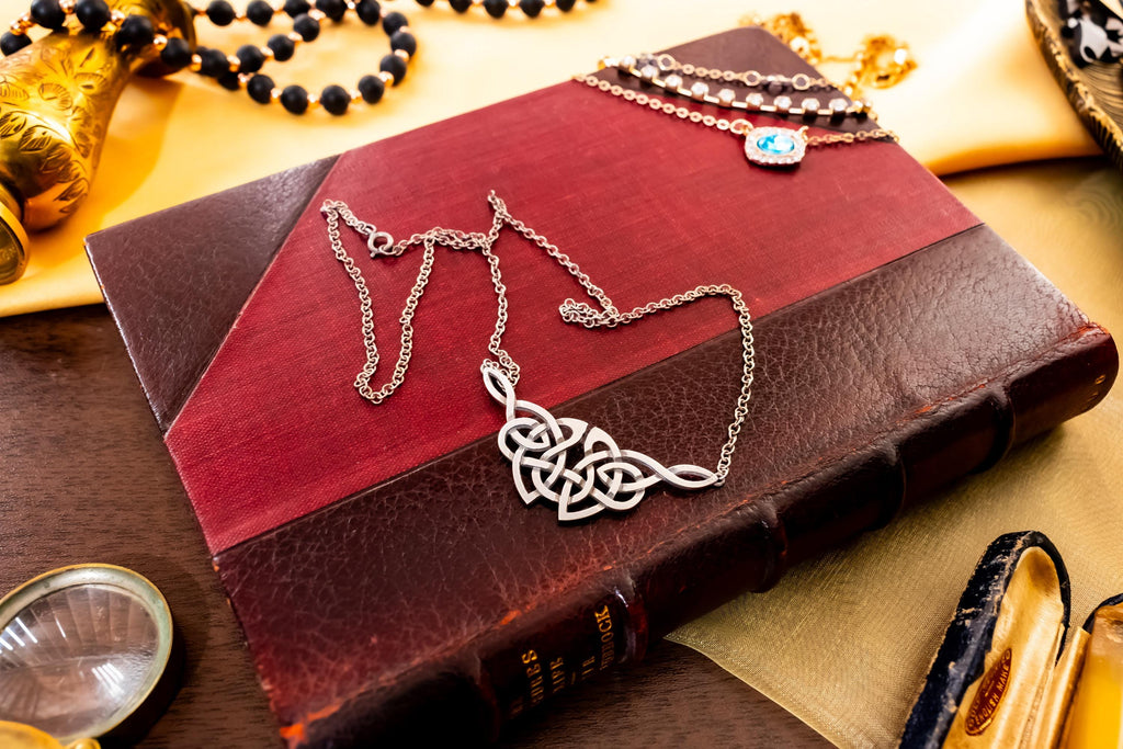2000s Hallmarked Edinburgh Scottish Silver Celtic Knot Necklace | Witchy Pagan Talisman